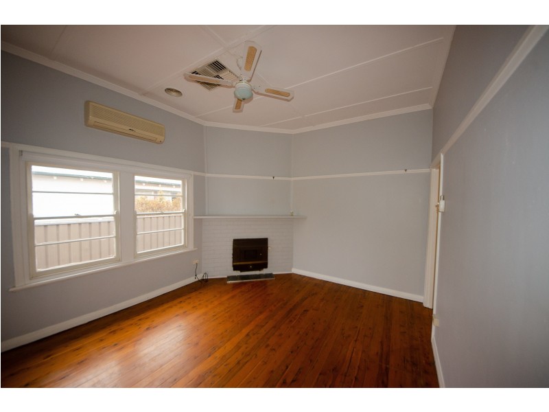 16 Yanco Avenue, Leeton NSW 2705