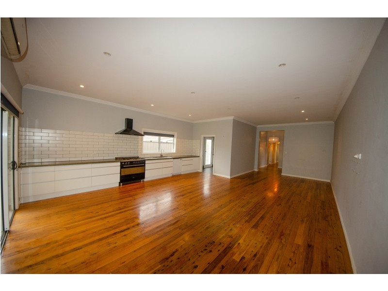 16 Yanco Avenue, Leeton NSW 2705