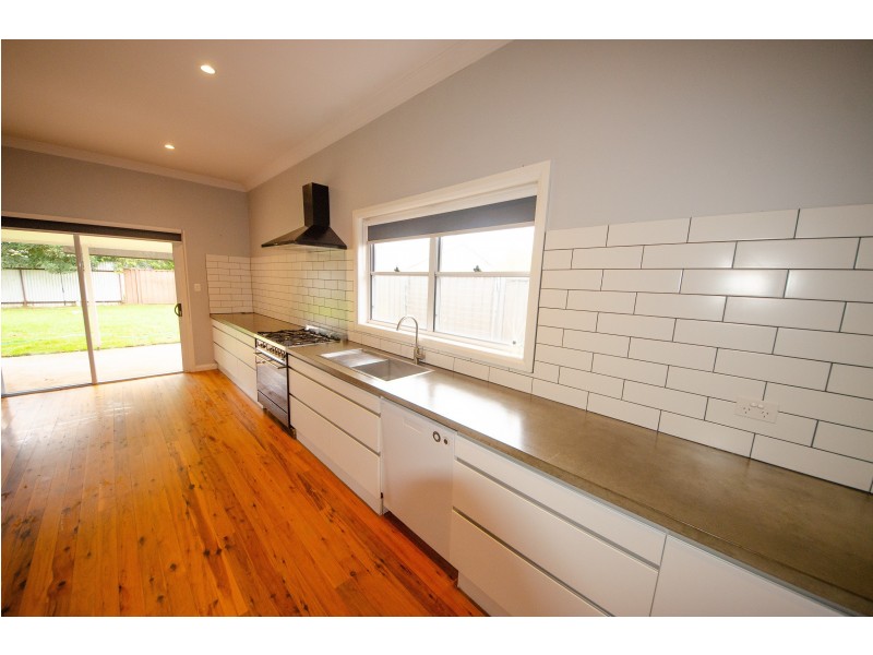 16 Yanco Avenue, Leeton NSW 2705