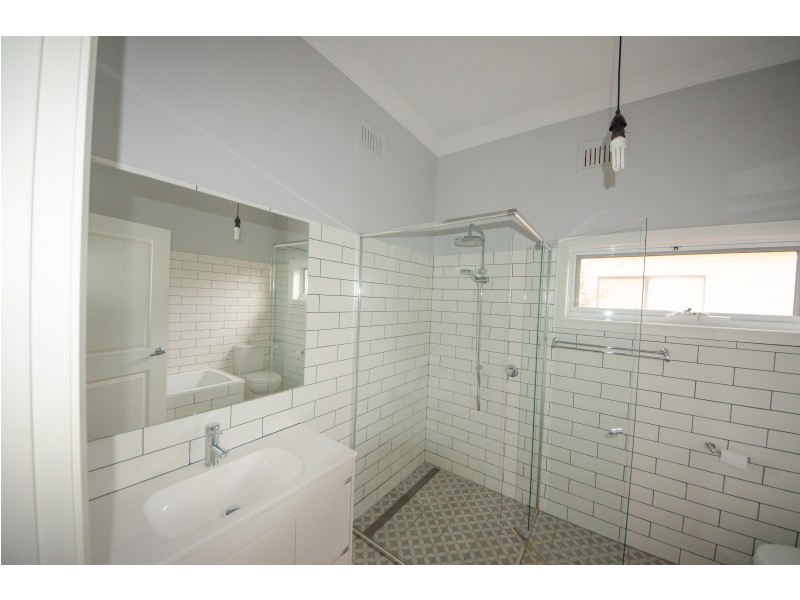 16 Yanco Avenue, Leeton NSW 2705