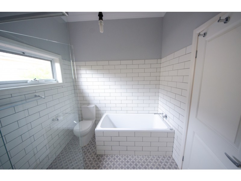 16 Yanco Avenue, Leeton NSW 2705