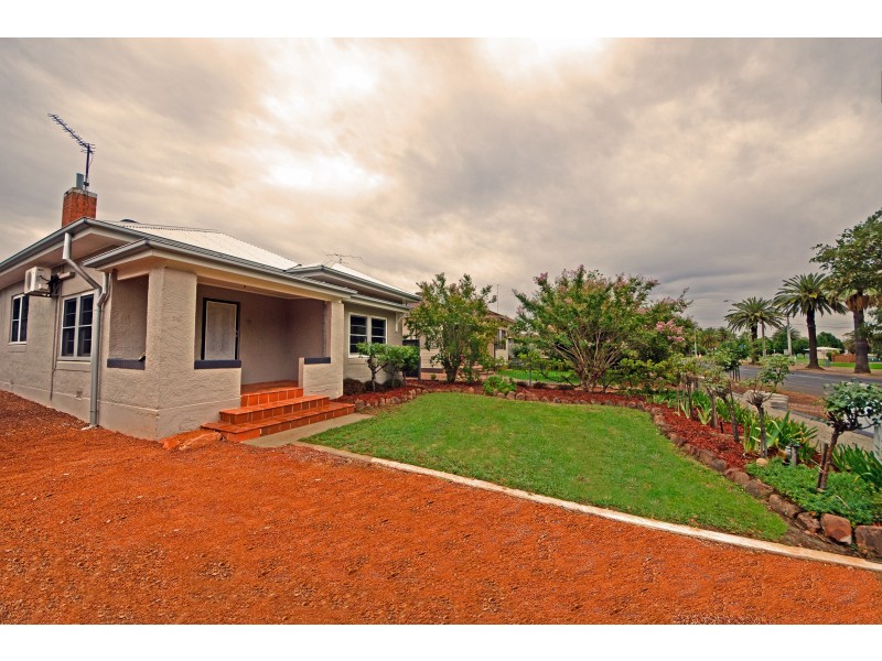 16 Yanco Avenue, Leeton NSW 2705