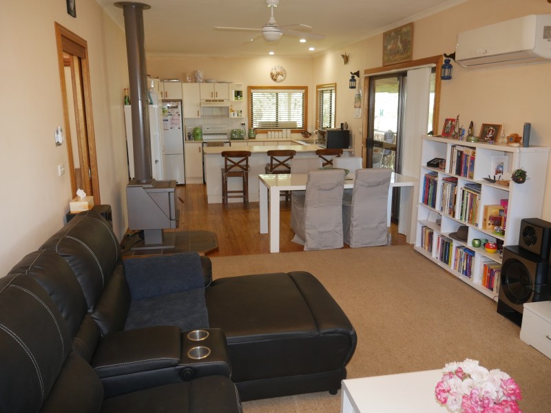 91 Deveril Rd, Leeton NSW 2705