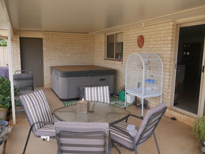 32 Lake Paddock Drive, Leeton NSW 2705