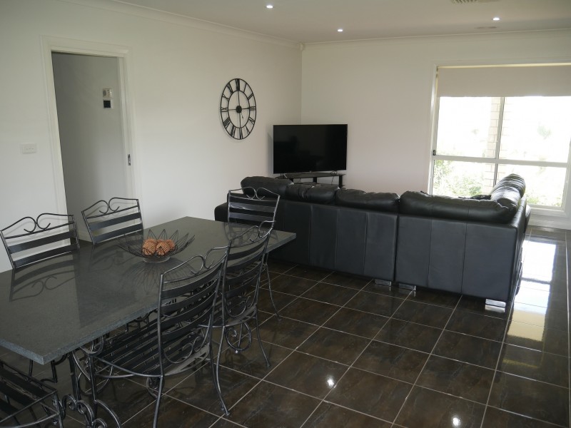 123 Fivebough Road, Leeton NSW 2705