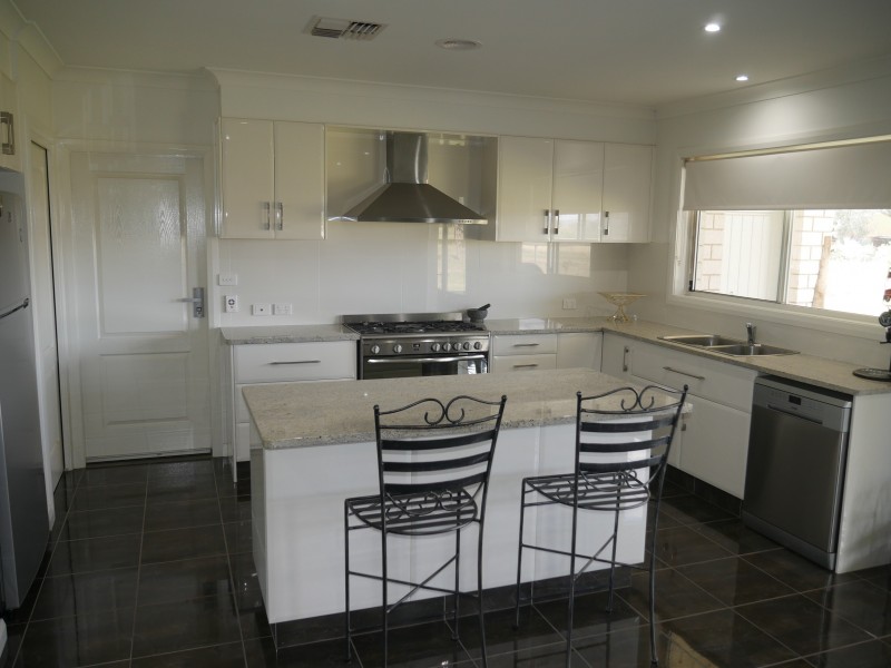 123 Fivebough Road, Leeton NSW 2705