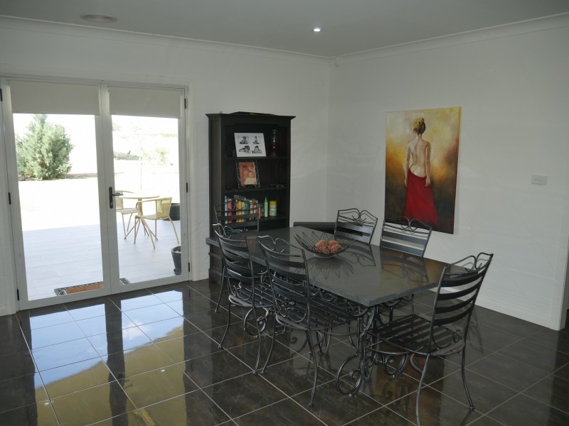 123 Fivebough Road, Leeton NSW 2705