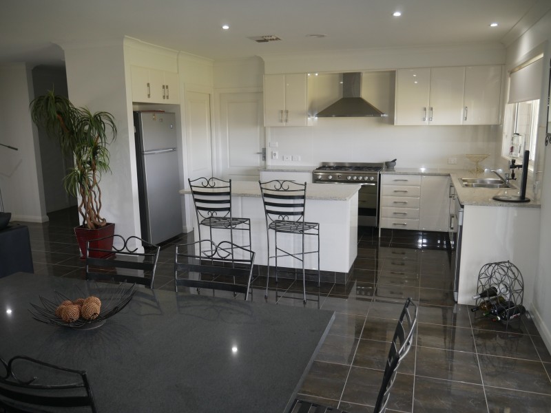 123 Fivebough Road, Leeton NSW 2705