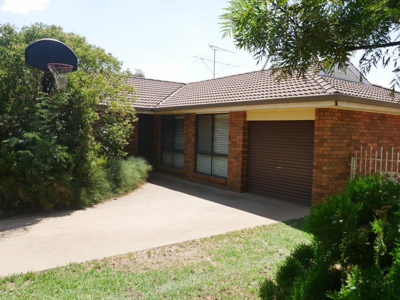 2 Roma Avenue, Leeton NSW 2705