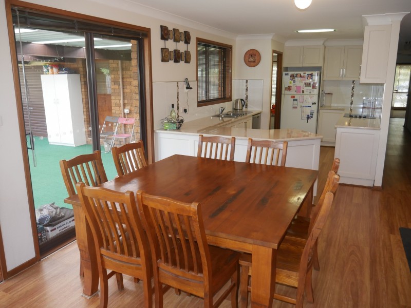 2 Roma Avenue, Leeton NSW 2705