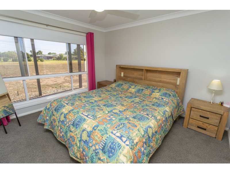 93 Almond Road, Leeton NSW 2705