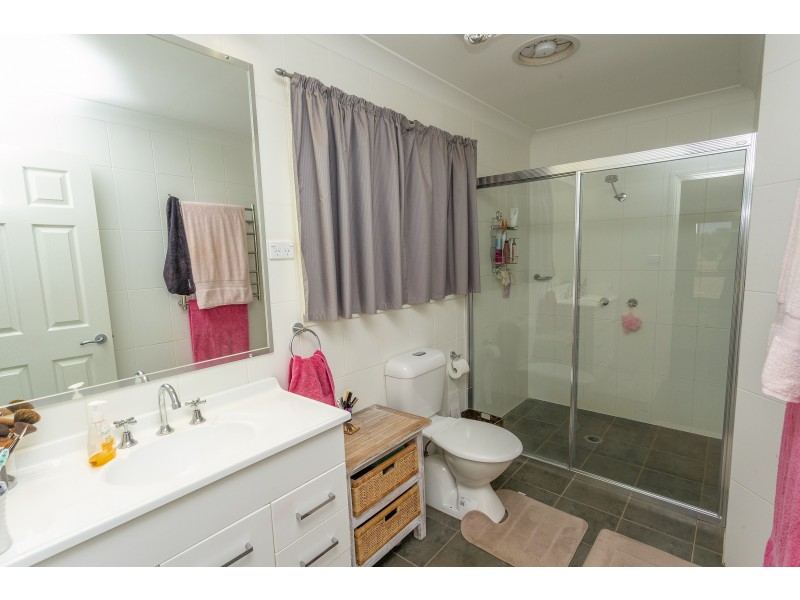 93 Almond Road, Leeton NSW 2705