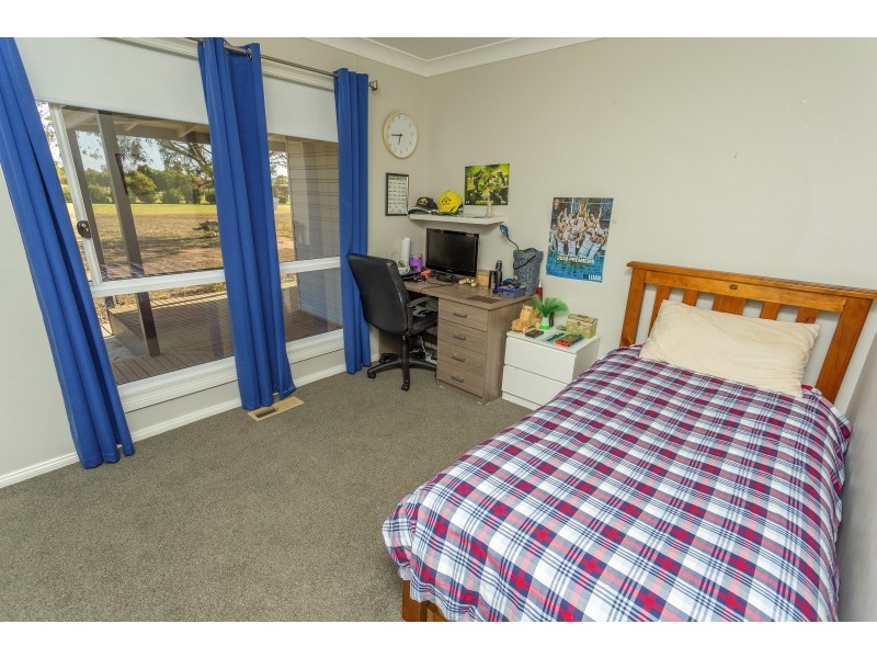 93 Almond Road, Leeton NSW 2705