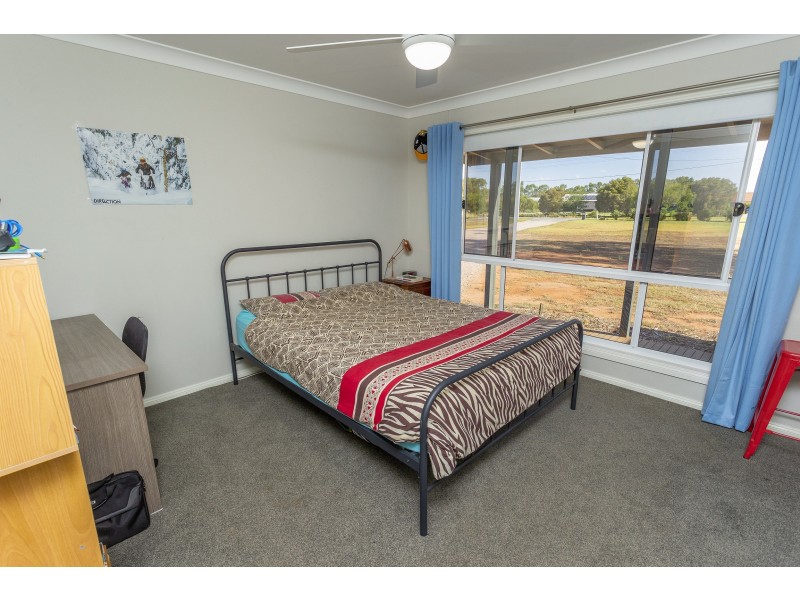 93 Almond Road, Leeton NSW 2705