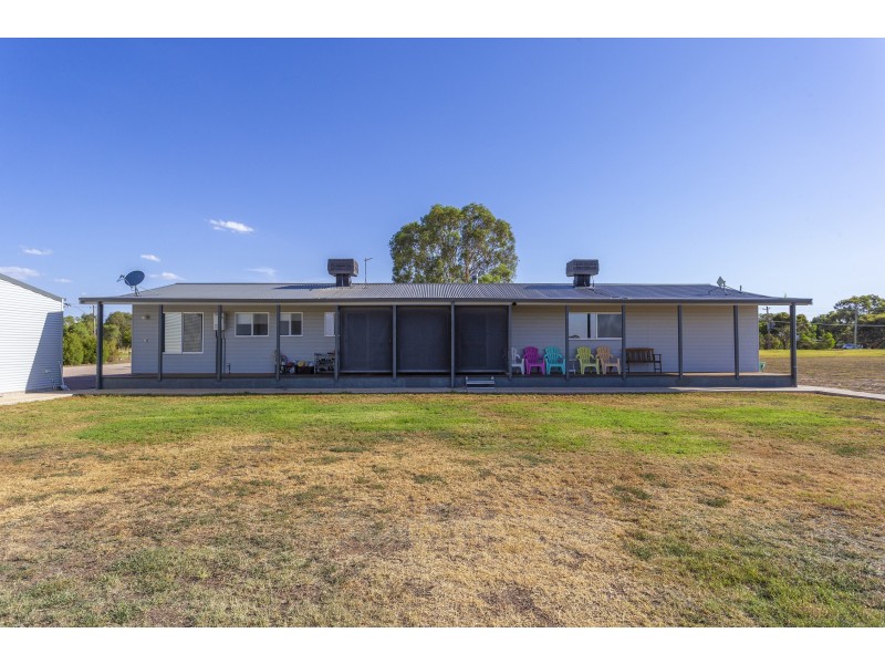 93 Almond Road, Leeton NSW 2705