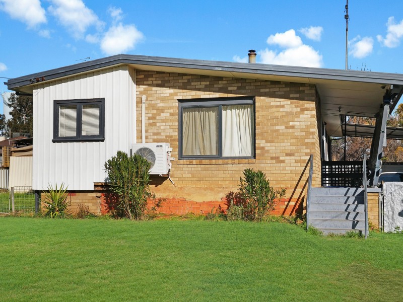 24 Lightwood Street, Leeton NSW 2705