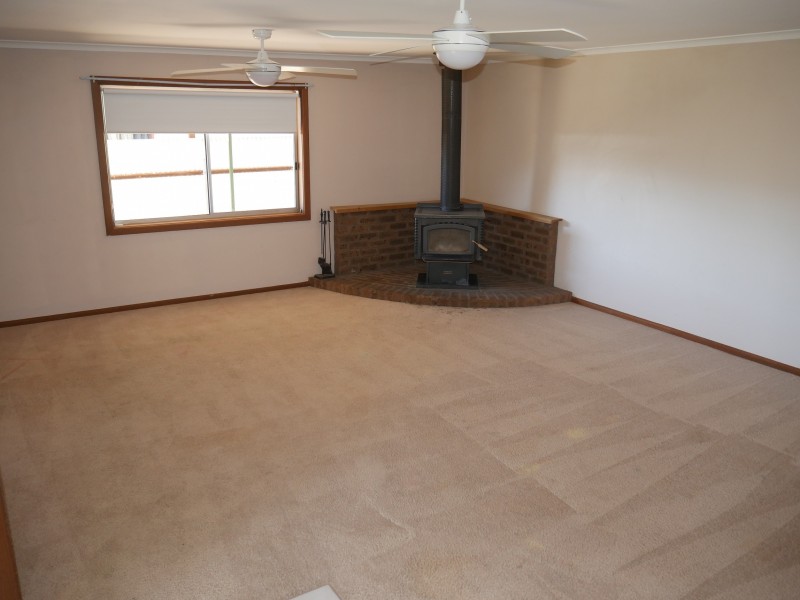 15 Gossamer Street, Leeton NSW 2705