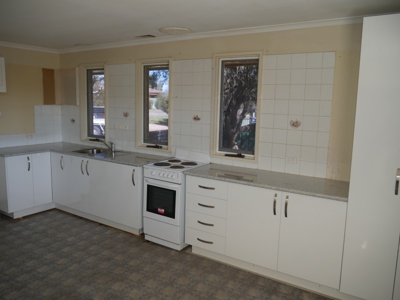 15 Gossamer Street, Leeton NSW 2705