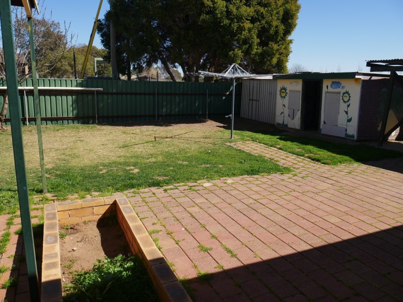 15 Gossamer Street, Leeton NSW 2705