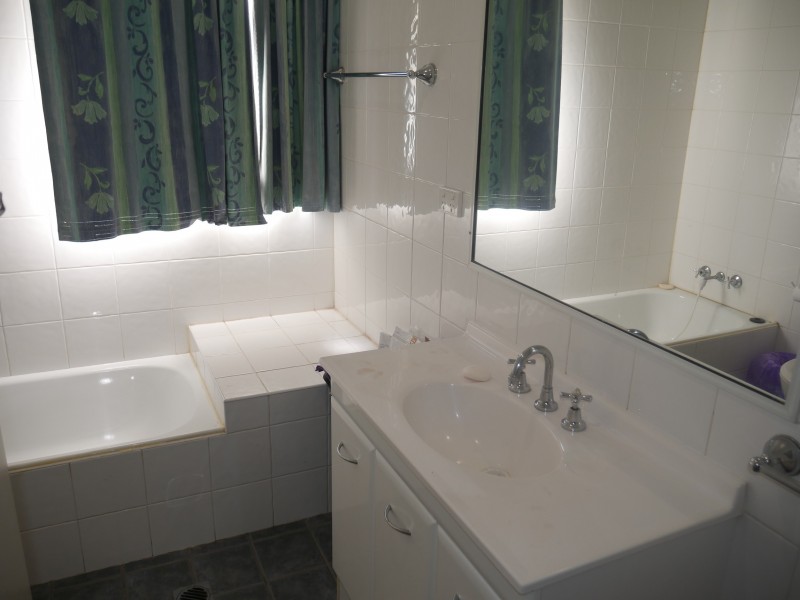 10 Canal St, Leeton NSW 2705