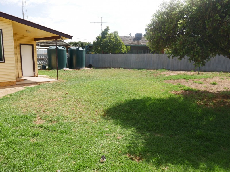 10 Canal St, Leeton NSW 2705