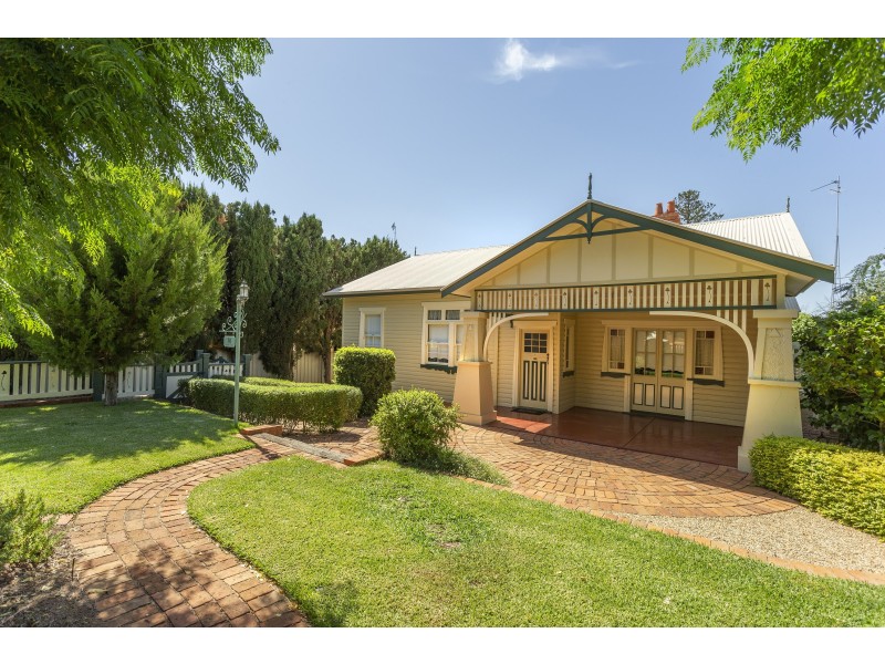 74 Wade Avenue, Leeton NSW 2705