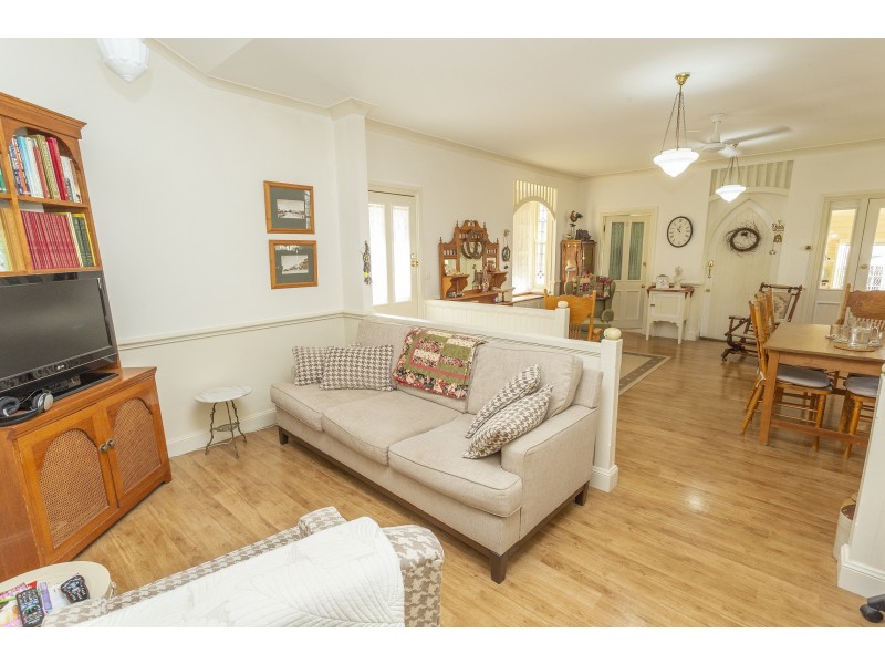 74 Wade Avenue, Leeton NSW 2705