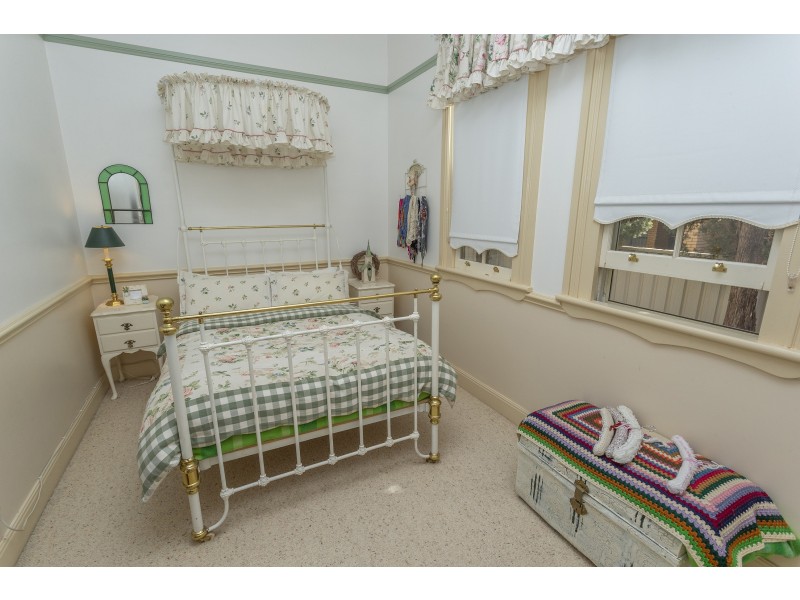 74 Wade Avenue, Leeton NSW 2705