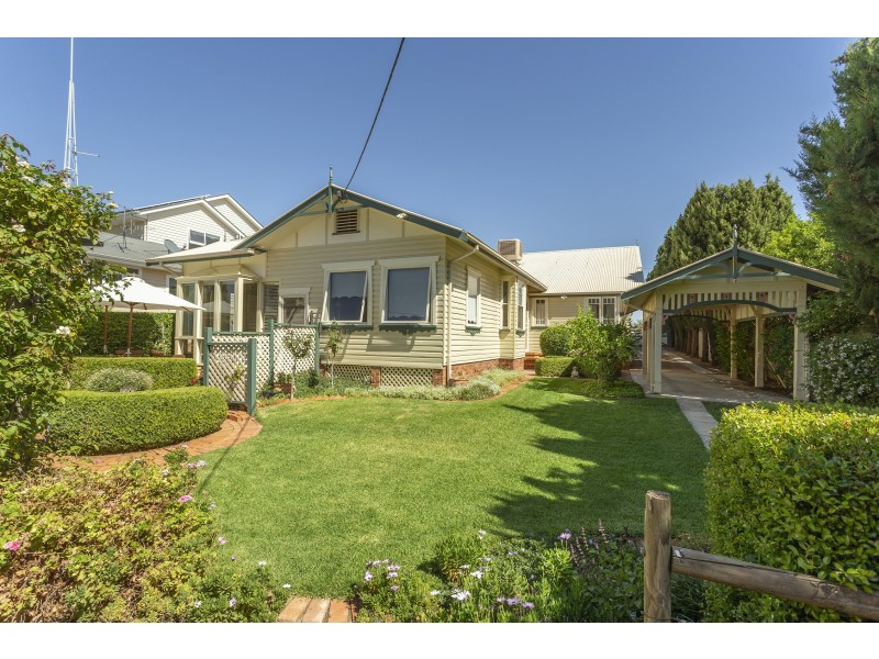 74 Wade Avenue, Leeton NSW 2705