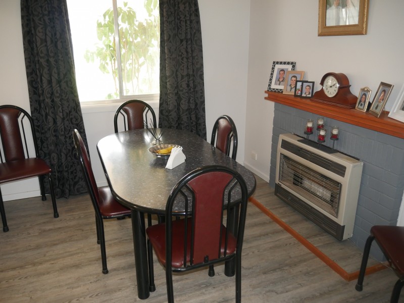 60 Railway Ave, Leeton NSW 2705