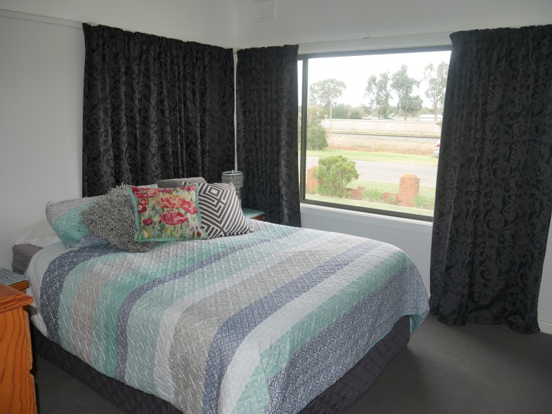 60 Railway Ave, Leeton NSW 2705