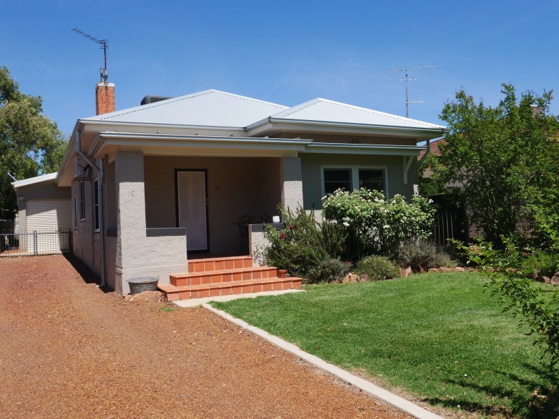 16 Yanco Avenue, Leeton NSW 2705