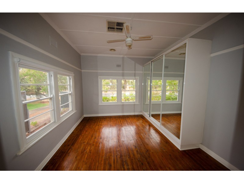 16 Yanco Avenue, Leeton NSW 2705