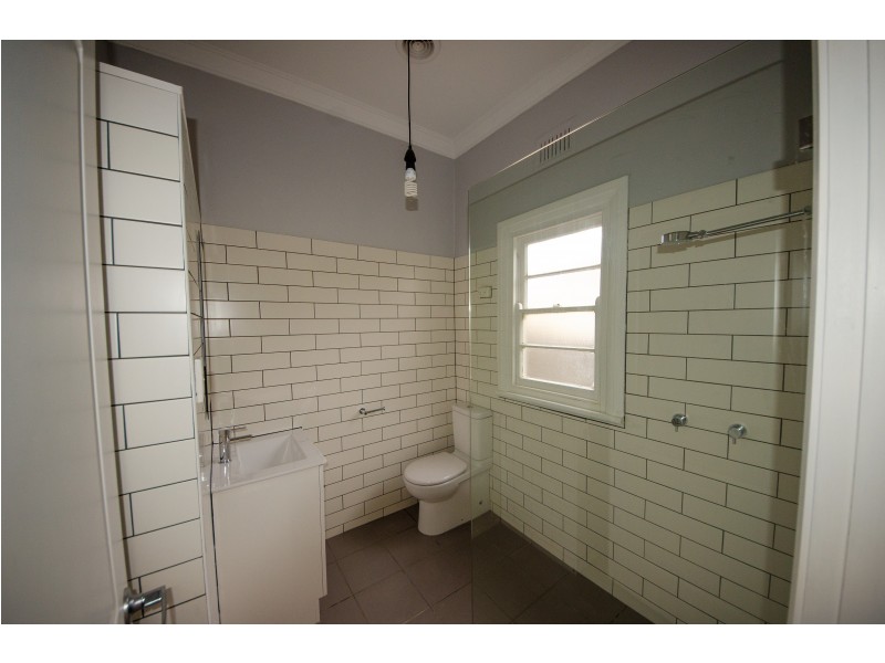 16 Yanco Avenue, Leeton NSW 2705