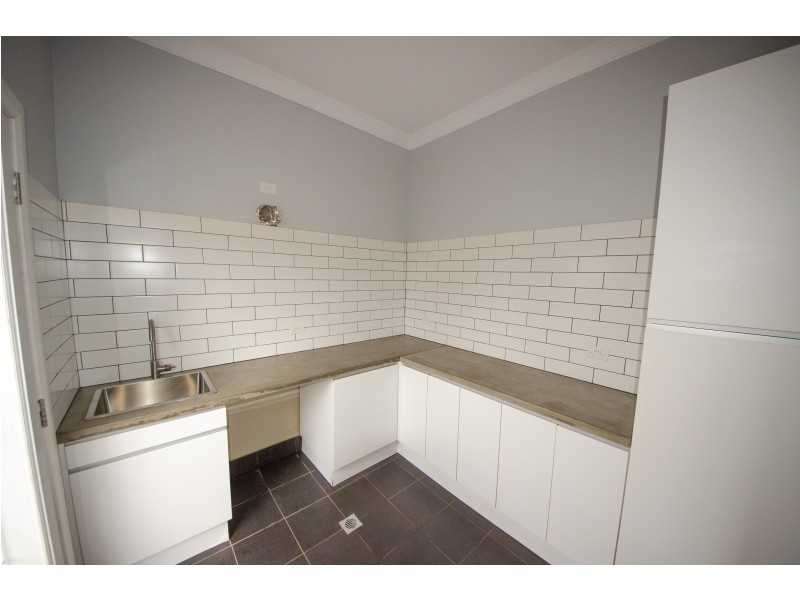 16 Yanco Avenue, Leeton NSW 2705