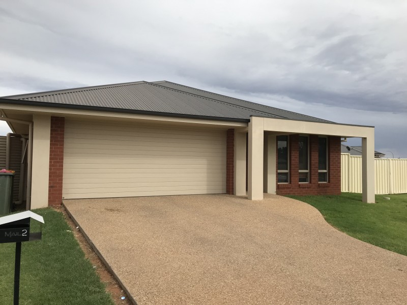 2 Lake Paddock Drive, Leeton NSW 2705