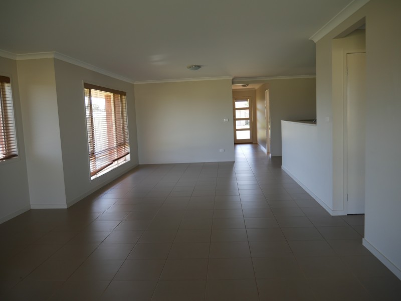 2 Lake Paddock Drive, Leeton NSW 2705