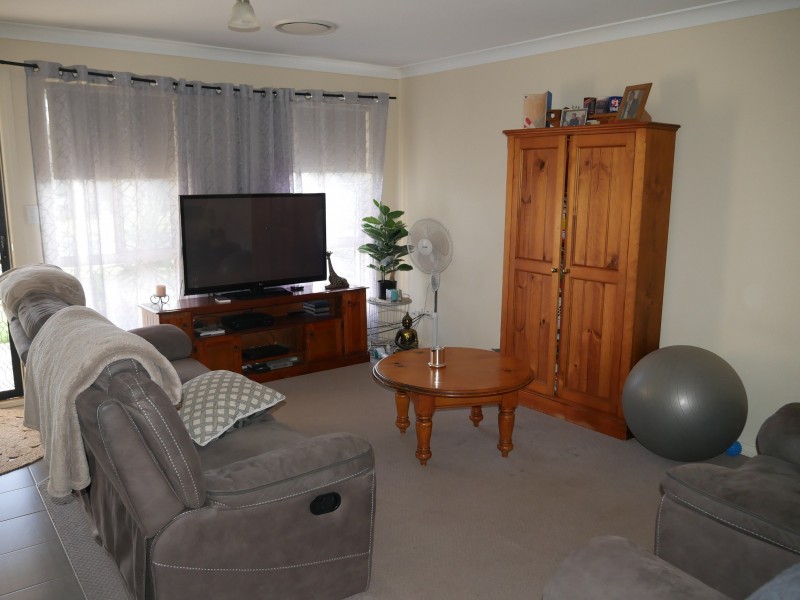 25 Golf Club Drive, Leeton NSW 2705