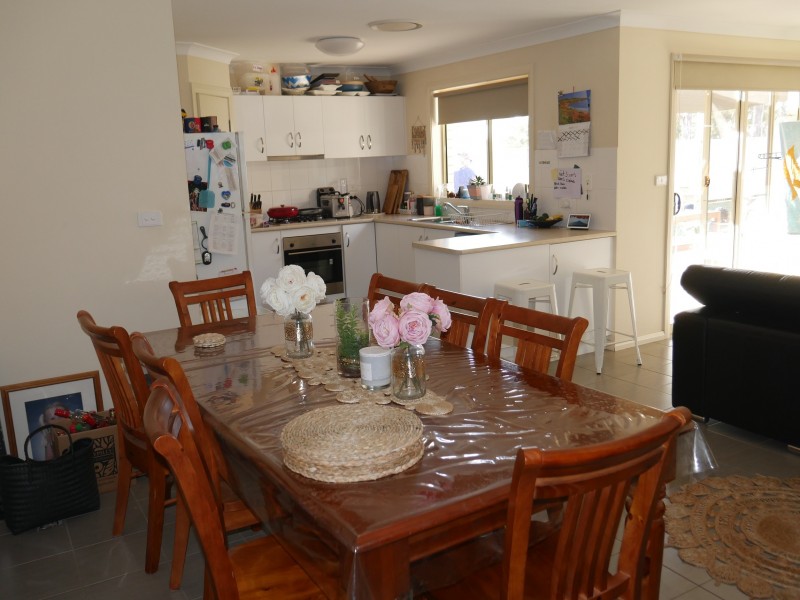 25 Golf Club Drive, Leeton NSW 2705