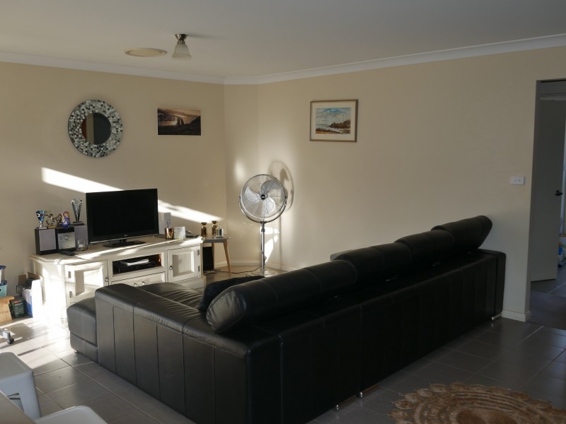 25 Golf Club Drive, Leeton NSW 2705