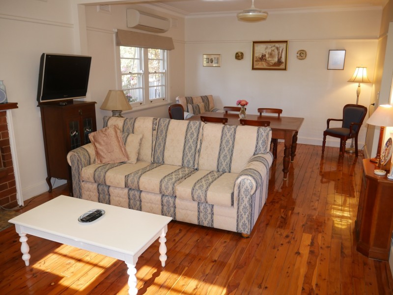 36 Riverine Street, Narrandera NSW 2700