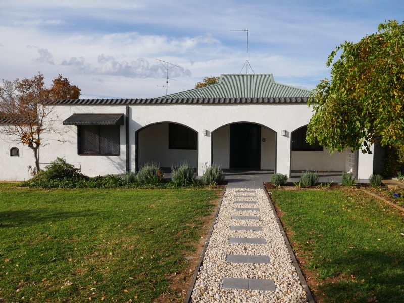 106 Wade Ave, Leeton NSW 2705