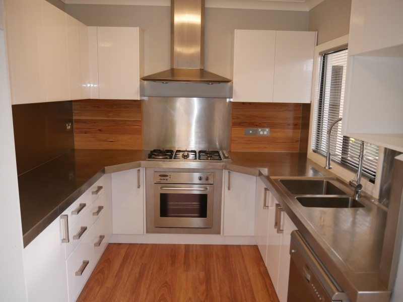 106 Wade Ave, Leeton NSW 2705