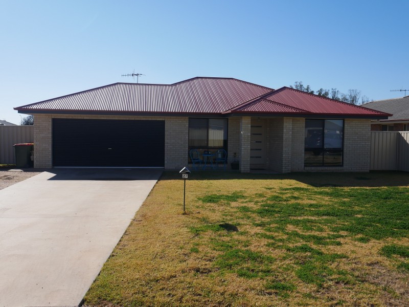 27 Lake Paddock Drive, Leeton NSW 2705