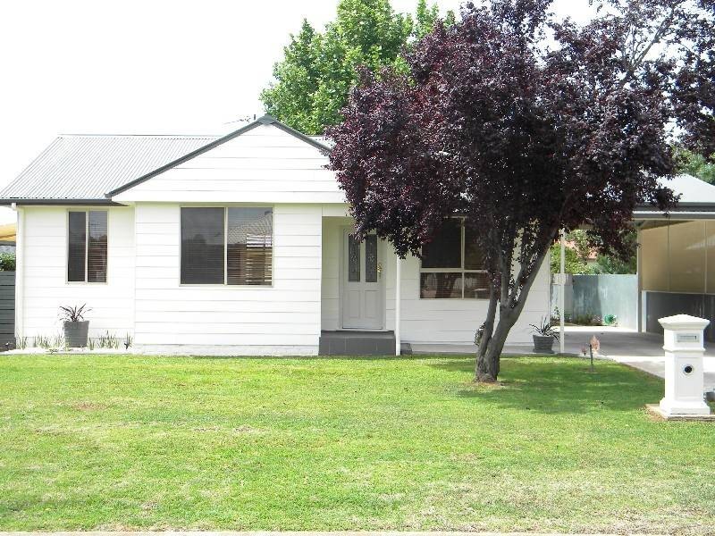 1 Teak Street, Leeton NSW 2705