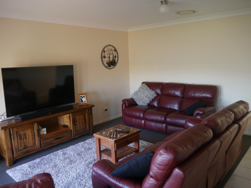 11 Golf Club Drive, Leeton NSW 2705