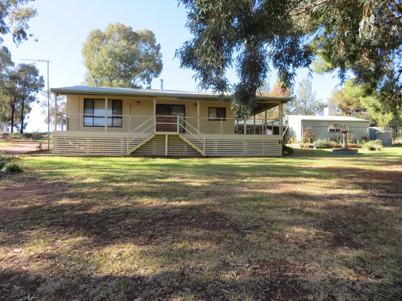 91 Deveril Road, Leeton NSW 2705