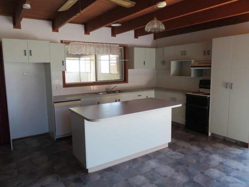 14 Canal Street, Leeton NSW 2705