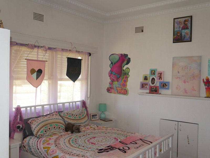 8 Beech Street East, Leeton NSW 2705