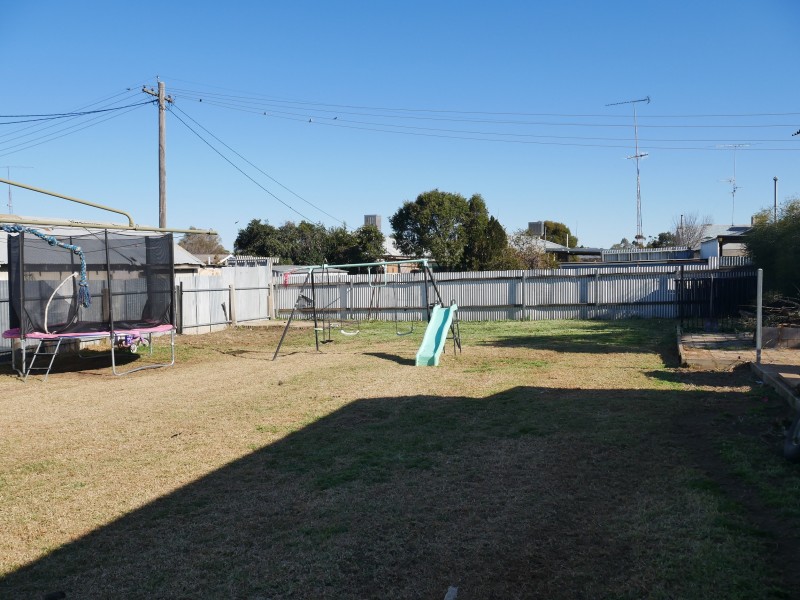 8 Beech Street East, Leeton NSW 2705